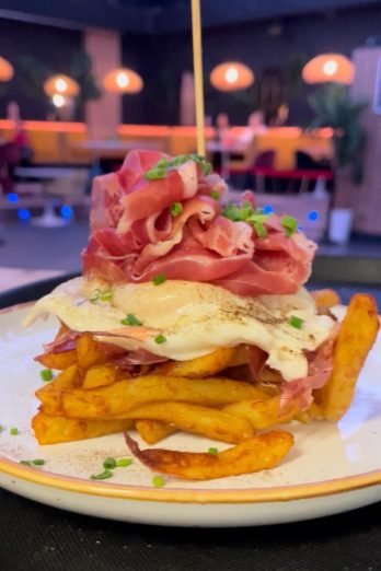 Huevo estrellado trufado con jamón ibérico